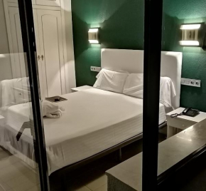 Hotels in Vega de Tirados